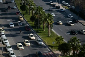 Dubai New Traffic Plan to cut traffic congestion and impose fines of Dh200,000 on offenders