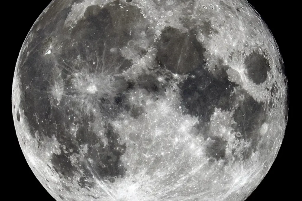 UAE Sky Lights Up for Spectacular Super Moon in the UAE: The ‘Beaver’ Showstopper - done