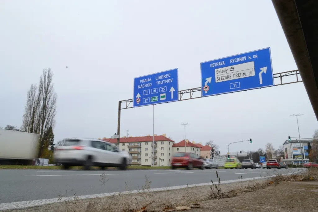 Dubai New Traffic Plan to cut traffic congestion and impose fines of Dh200,000 on offenders