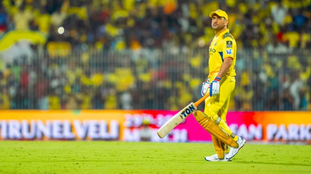 "MS Dhoni Can’t Bat 10 Overs Running Full Stick," Says CSK Coach Stephen Fleming: What Does This Mean for CSK?