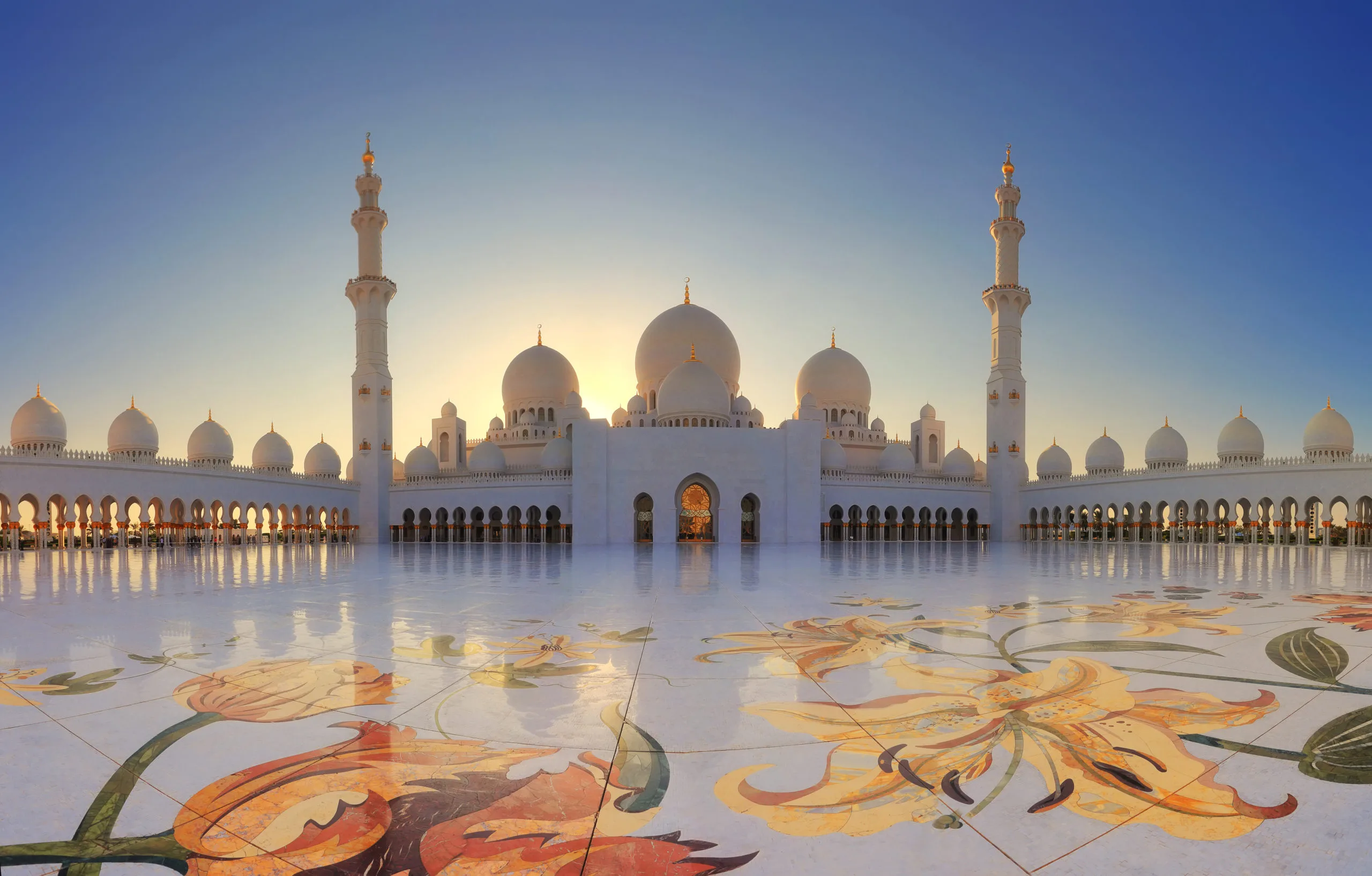 Grand,Mosque,In,Abu,Dhabi,In,The,Evening.,Panorama,Of - Times of Dubai Times of dubai