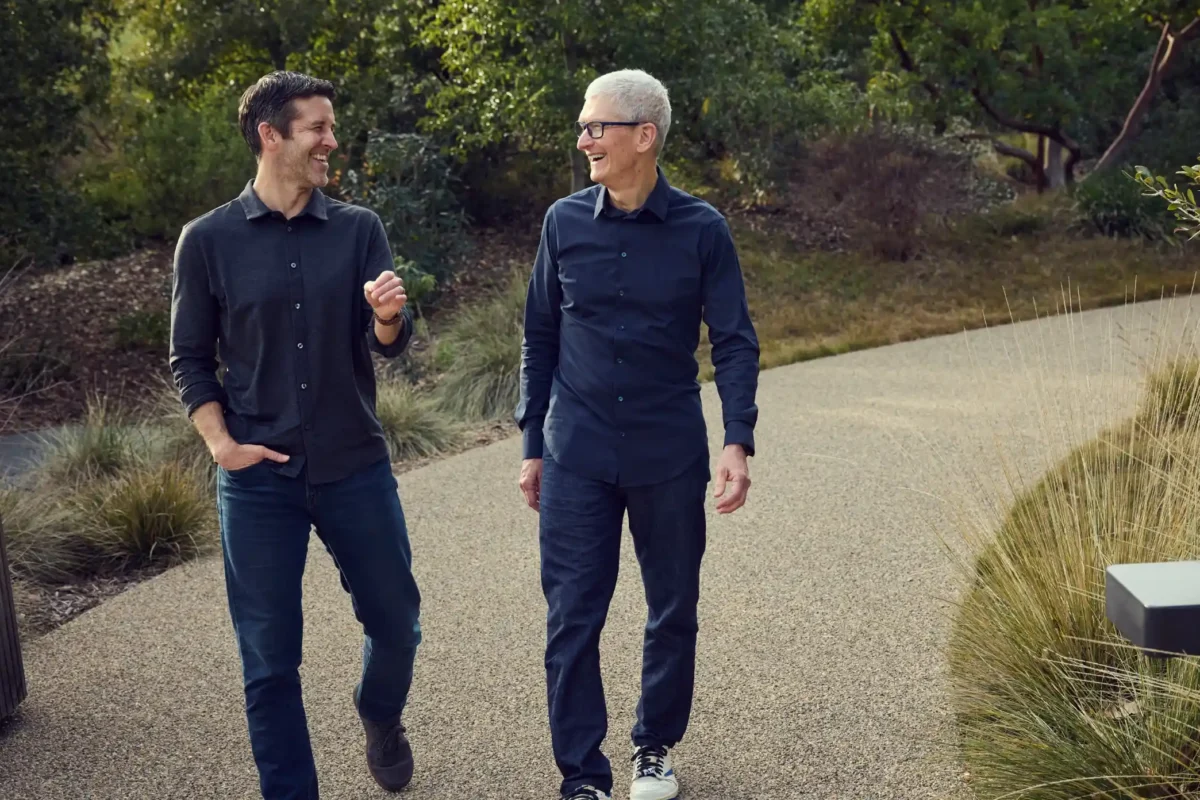 Tim Cook walkig in apple headquater