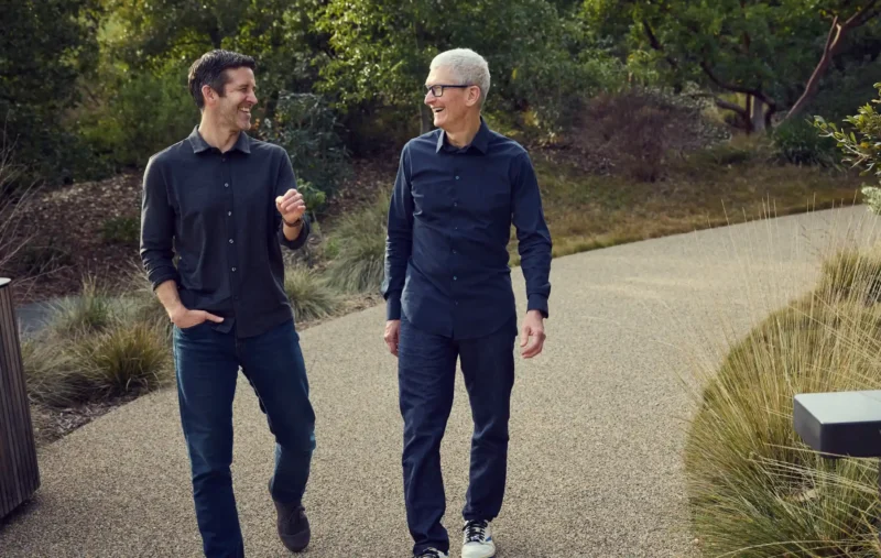 Tim Cook walkig in apple headquater