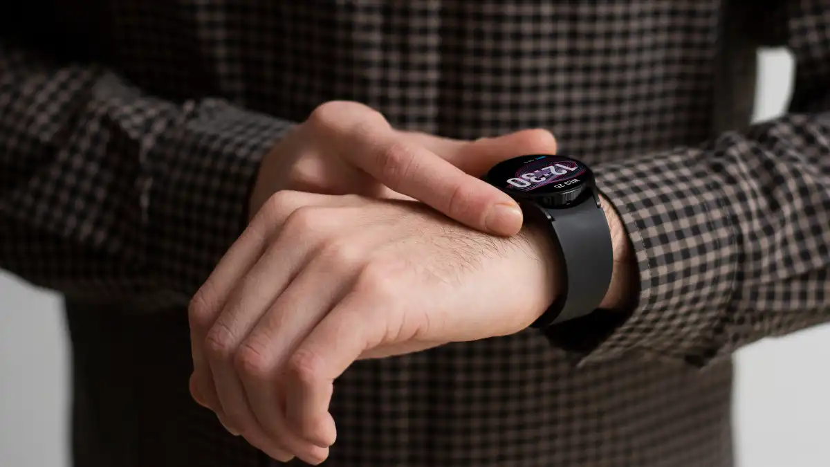 Huawei pro 5 watch times of dubai