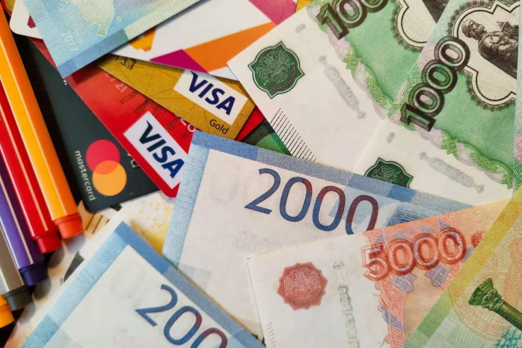 UAE Residents Can Now Pay Government Fees in Zero-Interest Instalments Through Major Banks