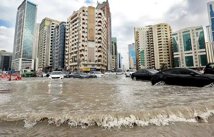 UAE Weather Forecast: 49°C Heat, Rain and Dust Shake Up the Start of the Week