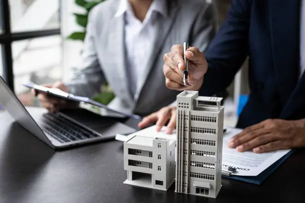 UAE Real Estate Brokers Embrace Commission Models