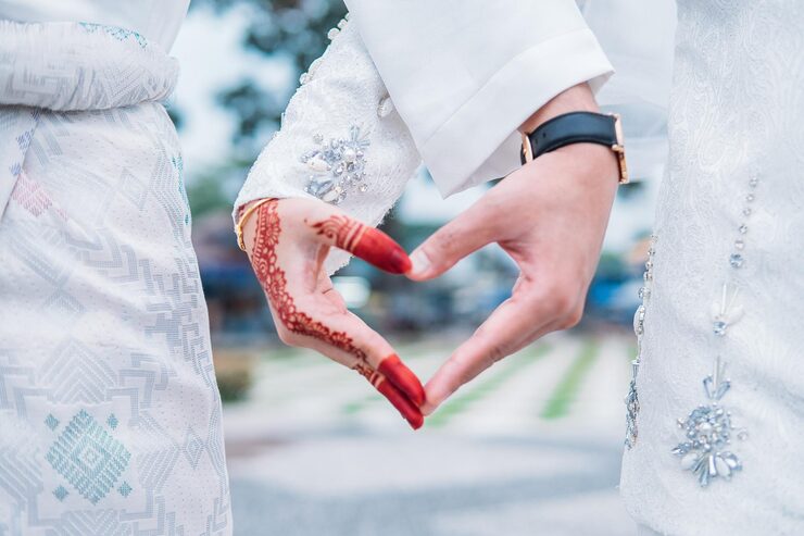 close up couple holding hands 1048944 23576518 Times of Dubai