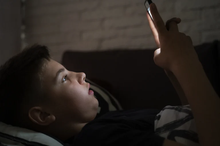 UAE Sees Rise in Myopia Among Adolescents As Screen Time Soars