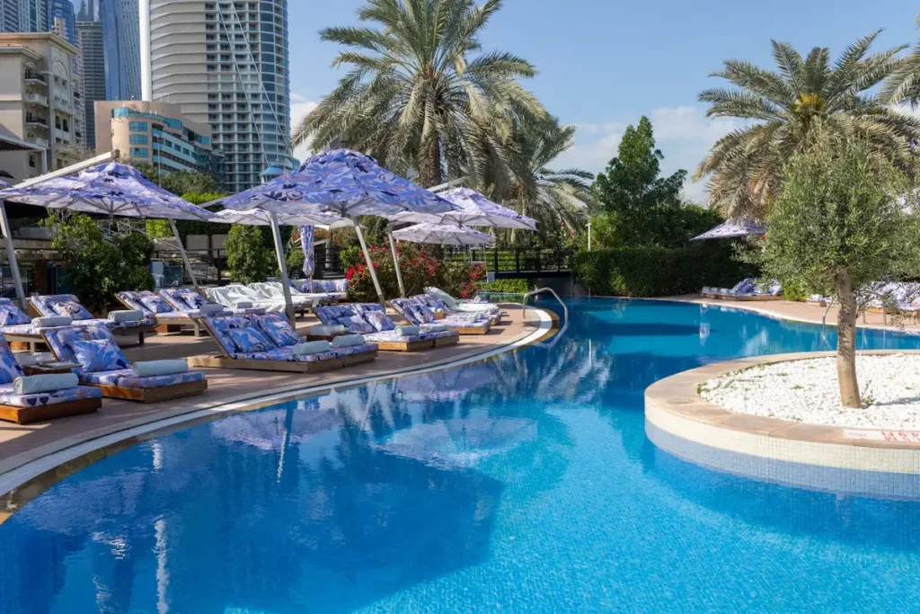 Affordable Night Swimming Pools in Dubai: Evening Escapes That Won’t Break the Bank
