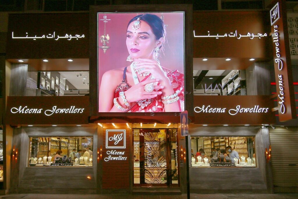 Diwali Bonanza: This Dubai Jeweller is Giving Away iPhone 17 Pro Max