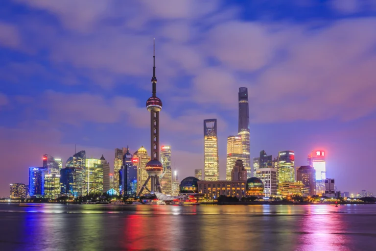 Kuwait Bans Expats and GCC Nationals from 120 Freelance Activities