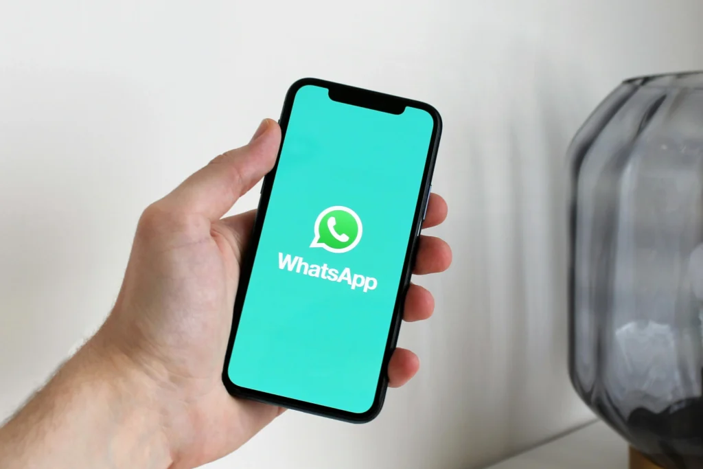 UAE Experts Warn of Risks in WhatsApp Guest Chats Feature