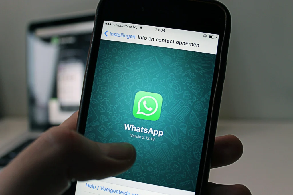 UAE Experts Warn of Risks in WhatsApp Guest Chats Feature