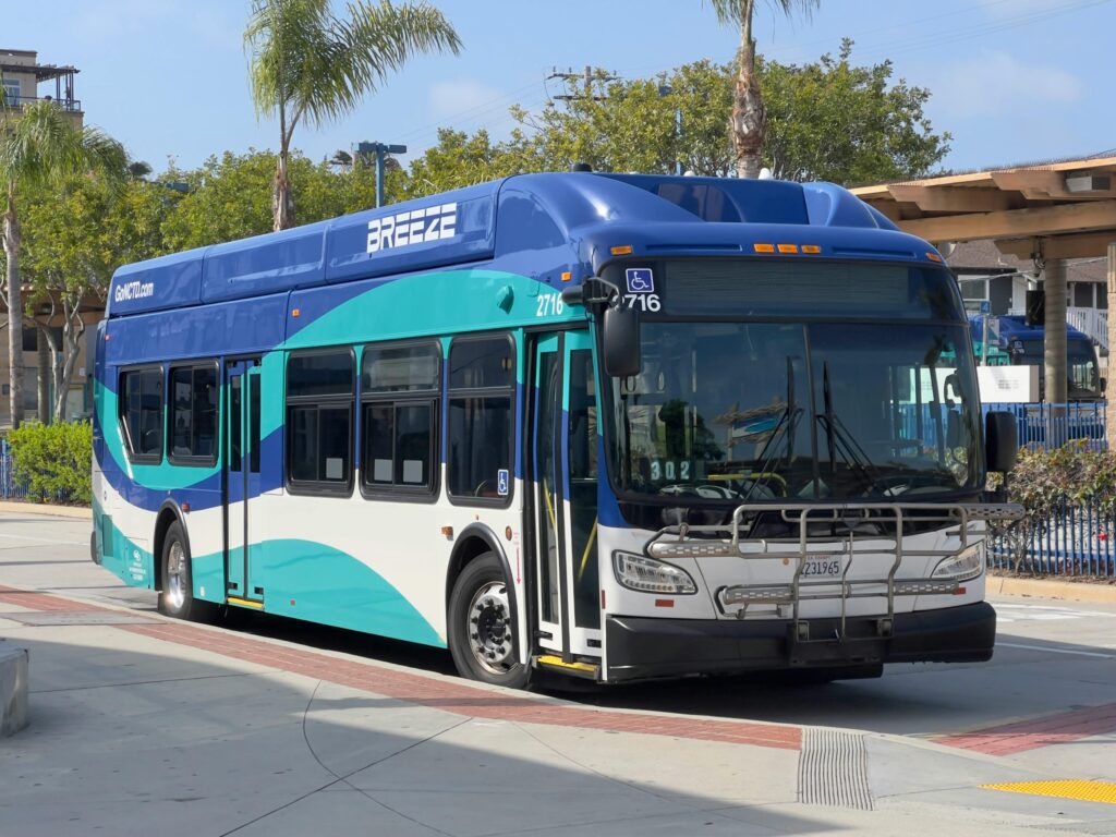 Abu Dhabi Unlimited Bus Travel Pass: Weekly & Monthly Access from Dh35